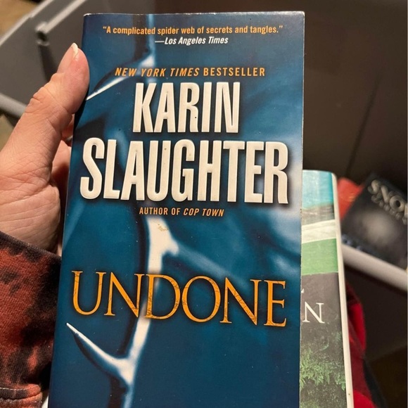 Books - Picture 4 of 16